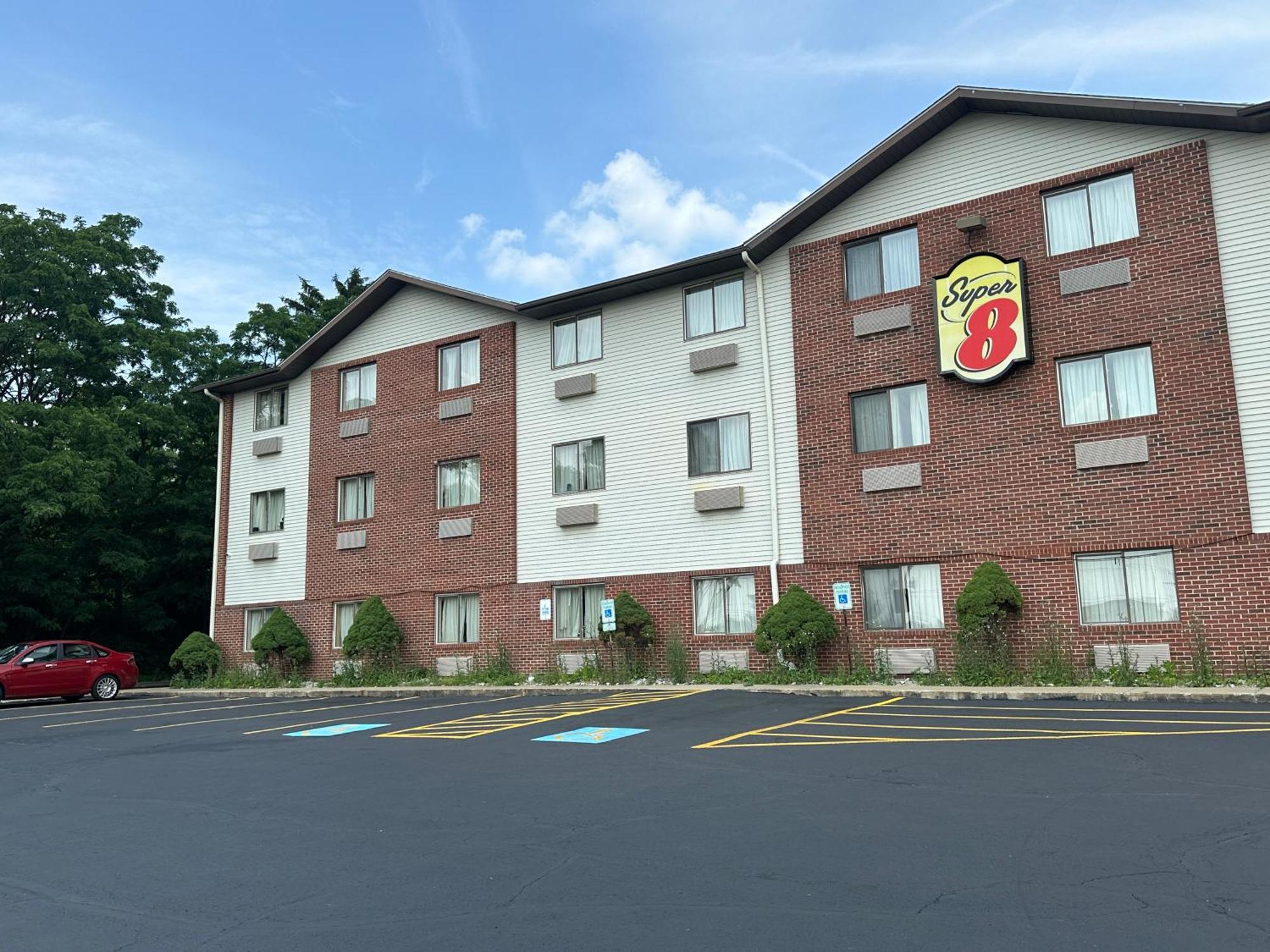Hotel Super 8 By Wyndham Richfield Cleveland Esterno foto