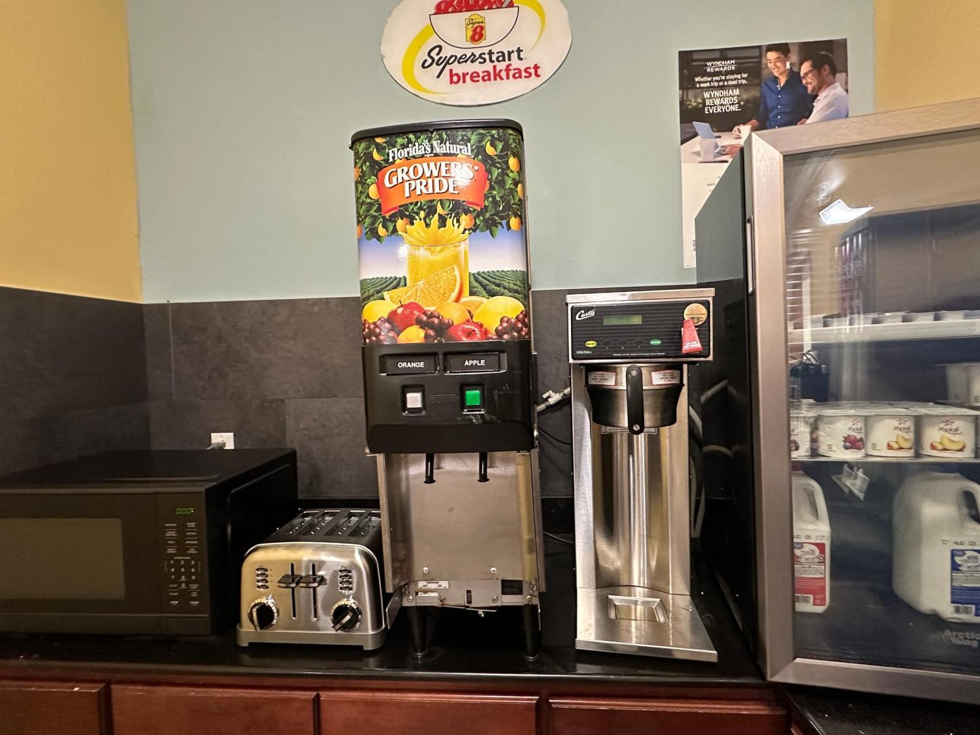 Hotel Super 8 By Wyndham Richfield Cleveland Esterno foto